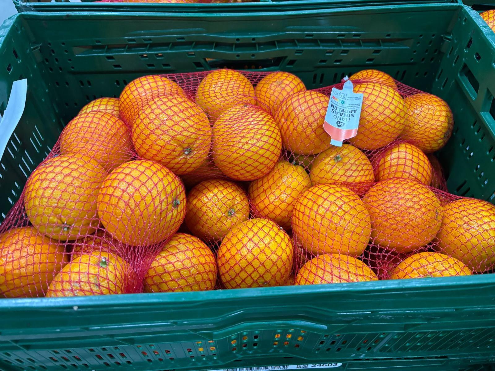 Orangen im Netz